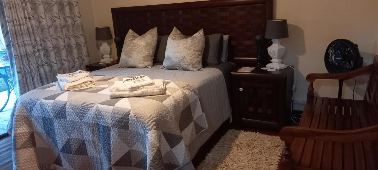 Mitat Guesthouse Б’юфорт-Вест Екстер'єр фото